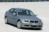BMW 325i、価格据え置きで58万円分の装備を追加 画像