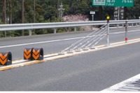 暫定二車線の高速道路にワイヤーロープを本格的に設置 画像