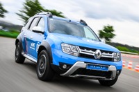 ZF、新型パワートレイン開発…低価格FF車の電動化を可能に 画像
