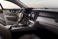 ボルボ S60 新型、部分自動運転が可能…衝突回避機能も充実 画像