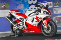 「すげー!オレって速い」を形にしたヤマハのスーパーバイク YZF-R1、生誕20年祝う 画像