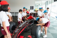 未来の自動車をテーマとした小学校向け団体プログラム、運用開始 鈴鹿サーキットと三重大学が共同開発 画像