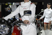 【東京モーターショー07】コンパニオン写真蔵…ホンダ 二輪 その2 画像