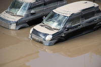 「冠水車両のエンジンをかけないで」火災の危険性あり JAFが注意呼びかけ 画像