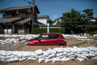 マツダは地元広島へ1億円寄付、自社の備蓄飲料水2万3000リットルも提供 平成30年7月豪雨 画像