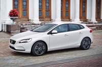 ボルボ V40ディーゼル にナビ/ドラレコ装備の限定モデル 379万円 画像
