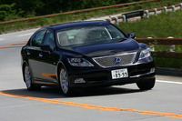 【インプレ'07】下野康史 レクサス『LS600h』大型高級省エネ住宅のよう 画像