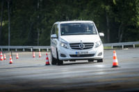 ダイムラー、最新自動運転車で実証実験へ…1秒間に数百兆回の計算が可能 画像
