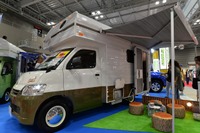 乗用車感覚の小型キャブコンに注目『レジストロ・アウル』…東京キャンピングカーショー2018 画像