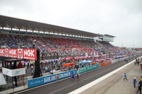 【鈴鹿8耐】決勝スタート！ 直前に雨が降りウエットコンディションから 画像
