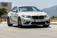 BMW M2 コンペティション、道路標識や速度制限を車両が認識…欧州発売へ 画像