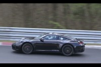 ポルシェ 911 新型プロトタイプがニュルを爆走…新ボクサーサウンドは［スクープ動画］ 画像