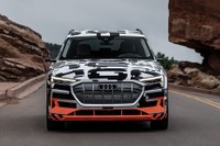 アウディ初のEV『e-tron』、自動運転に加減速の予測システム採用 画像