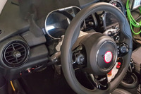 MINI初のEV、ついにデジタル化されたコックピットを激写 画像
