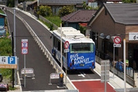 産総研、ラストマイル自動運転バスの実証評価を日立市で開始 遠隔運行管理システムなどで安全性確保 画像