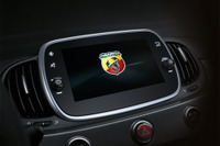 アバルト 595、車載インフォテインメントシステムを強化　Apple CarPlay/Android Auto対応 画像