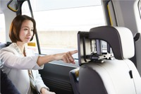 交通系ICや電子マネーでも料金決済できるタブレット、JapanTaxiが開発　2020年までに5万台配備 画像