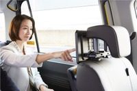 交通系ICや電子マネーでも料金決済できるタブレット、JapanTaxiが開発 2020年までに5万台配備 画像