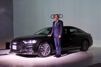 アウディ A8 新型…日本法人社長「より高い安心感と快適性を実現」 画像