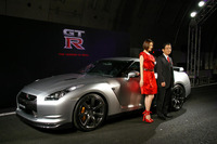【写真蔵】米倉涼子、日産 GT-R でトンネルに現る! 画像