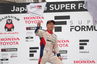 【スーパーフォーミュラ 第6戦】雨中の岡山戦、関口雄飛が可夢偉との“激闘経由”でポール・トゥ・ウイン 画像