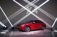 BMW X4 新型はX3と差別化、ファッション性とスポーツ性を向上…商品担当［インタビュー］ 画像