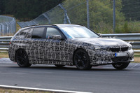 BMW最強の直4搭載へ…3シリーズ 新型、「ツーリング」の高速テストを目撃 画像