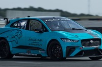 市販EVベースによるワンメイクレース、世界初 ジャガー I-PACE eトロフィーが12月に開幕 画像