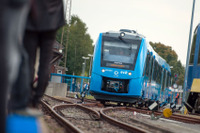燃料電池で走る「究極のエコ列車」ドイツで営業運転、満タンで1000km走行［新聞ウォッチ］ 画像