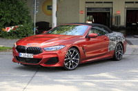 BMW 8シリーズカブリオレ、その全貌がほぼ丸見え…これが530馬力「M」だ! 画像