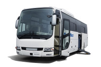 三菱ふそう、大型観光バスにエレベーター付きモデルを設定 車いすの昇降を支援 画像