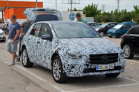 メルセデスの新型電動SUV「EQB」は航続500kmへ…価格は5万ユーロ程度か 画像