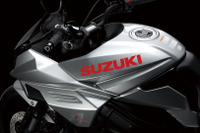 あのスズキ カタナがついに復活!! カワサキ Z900RS とガチンコ勝負だ 画像