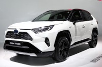 トヨタ RAV4ハイブリッド 新型、ブランド初のデジタルミラー設定…パリモーターショー2018 画像
