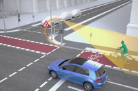 信号機のセンサーが自転車や歩行者を検出しドライバーに警告、VWがV2Xの公道実験 画像