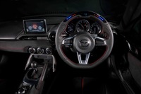 LEDで車両情報をリアルタイム表示、ダムドが新型ステアリングの一般販売開始 画像