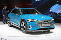 アウディ e-tron、電子ドアミラー「バーチャルミラー」を設定…パリモーターショー2018［詳細画像］ 画像