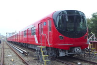 丸くて赤い新型地下鉄、車内にコンセントも…東京メトロ 丸ノ内線 2000系［詳細画像］ 画像
