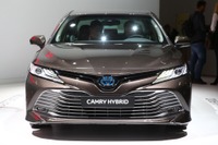 トヨタ カムリハイブリッド、14年ぶりに西欧投入へ……パリモーターショー2018 画像