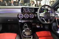 メルセデスベンツ Aクラス 新型、対話型インフォテイメントシステムを初採用---MBUX 画像
