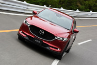 【マツダ CX-5 新型試乗】新エンジンやGVCプラスの効果大、走りの実力は大きくレベルアップ…片岡英明 画像