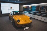 金ピカの993型ポルシェ911 ターボ、20年ぶりの新車が274万3500ユーロで落札 画像