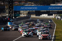 【WTCR 鈴鹿】決勝3レースはアルファ、VW、ヒュンダイが勝利を分け合う…56歳タルクィーニが王座に向け前進 画像