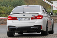 BMW M5 に最強モデルの「CS」か…謎のスポイラー、強化ブレーキも 画像