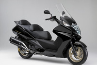 ホンダ シルバーウイング600 カラーリングを変更 画像