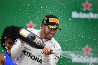 【F1 ブラジルGP】2連勝目前にフェルスタッペンが接触、ハミルトンが今季10勝目 画像