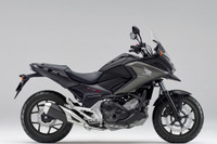 ホンダ NC750X、ABSやグリップヒーター、HSTCを標準装備へ 画像
