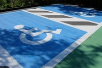 障害者用駐車場の適正利用を促進へ　国交省 画像
