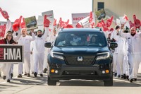 ホンダ パスポート 新型、16年ぶり復活のSUV…量産第一号車がラインオフ 画像