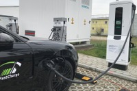 ポルシェが新急速充電、バッテリーの100km走行分を3分以内に充電 画像